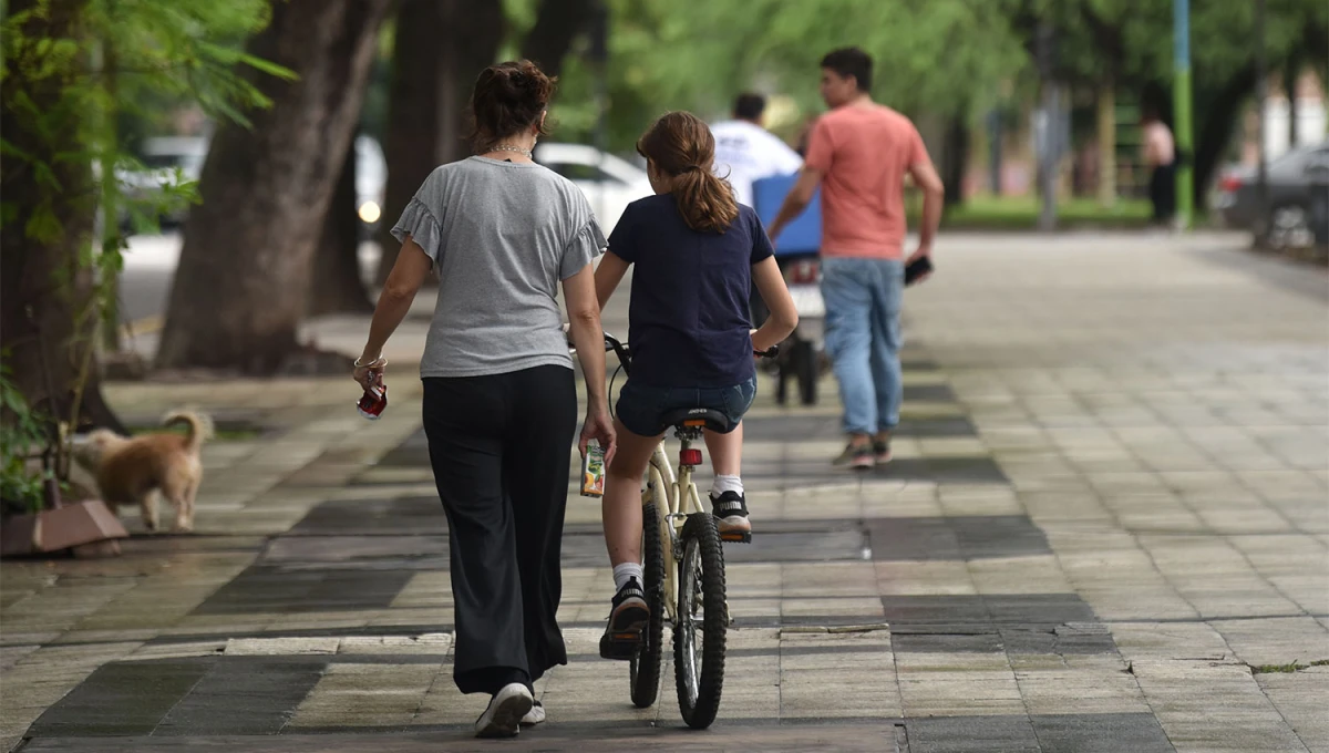 SIN ABRIGOS. La tarde se volverá agradable y se espera una máxima de 23 °C.