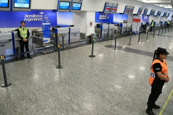 Paro de aeronáuticos: preguntas y respuestas sobre el conflicto que afectará los vuelos de Aerolíneas este fin de semana