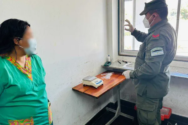 Ingieren, adosan y transportan 338 cápsulas con cocaína