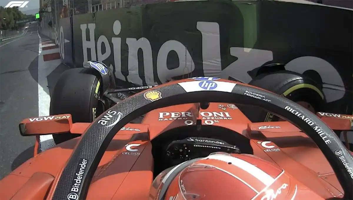 AFUERA. Charles Leclerc también terminó embistiendo un muro en los ensayos de Bakú.