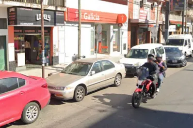 Iba depositar $20 millones en un banco y le robaron el bolso en la puerta de los cajeros