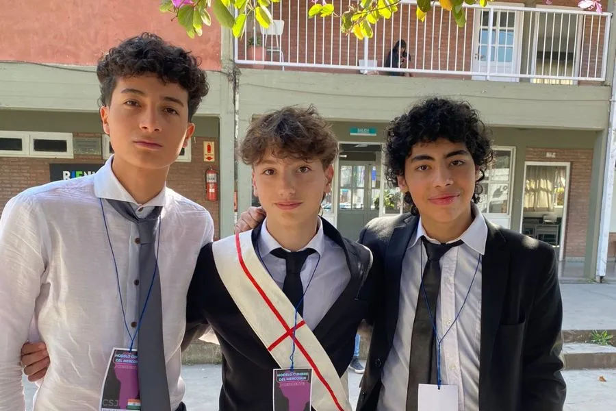 DIPLOMÁTICOS POR UN DÍA. Fausto Palacio Parra, Juan Ignacio Djivelekian y Valentino Valvo./TERESITA LOMASCOLO