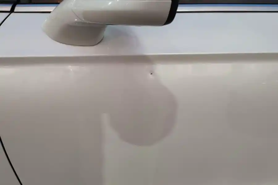 Marca en el vehículo oficial del Ministerio de la Defensa. 