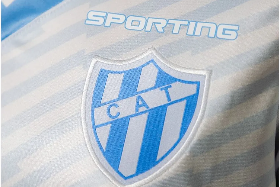 Con escudo retro: así es la nueva camiseta de Atlético Tucumán