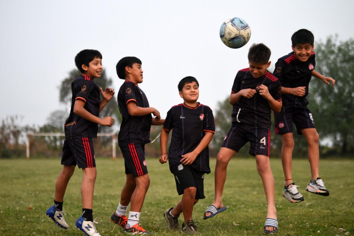 TALENTO LULEÑO. Juan Cruz Herrera, Enzo Zarza, Ulises Leiva, Santino Bucheri y Jonás Salas realizarán una prueba para quedar en las inferiores de Talleres. 