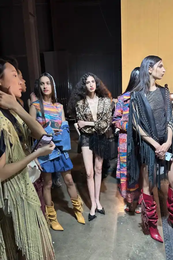 El BAFWeek SS 25 concluyó con un impresionante desfile de Kosiuko