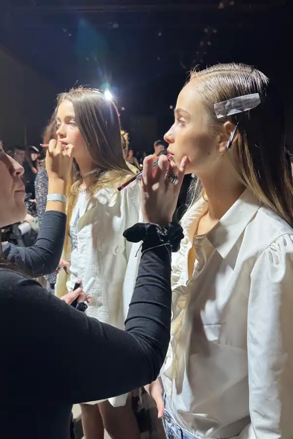 El BAFWeek SS 25 concluyó con un impresionante desfile de Kosiuko