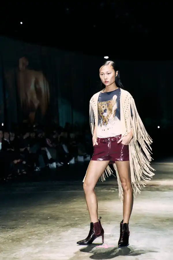 El BAFWeek SS 25 concluyó con un impresionante desfile de Kosiuko