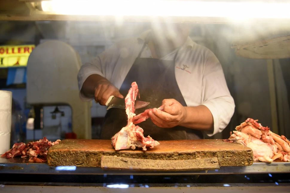 MENOS CONSUMO. Los argentinos resignan el asado y se inclinan más hacia el pollo y el cerdo.