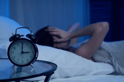 Por qué muchas personas se despiertan a las 3 de la mañana, según expertos