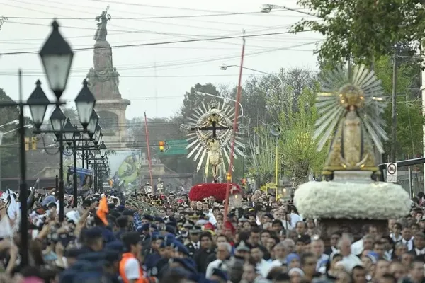 Milagro en Salta: la emotiva procesión del Señor y la Virgen del Milagro