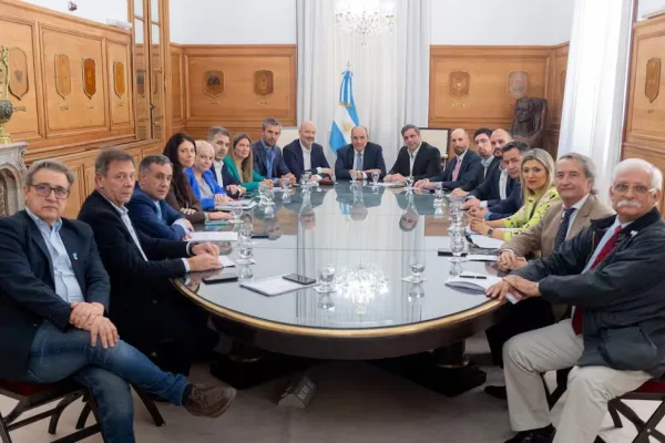 Presupuesto 2025: Francos, Caputo, Menem y Sturzenegger reciben a gobernadores aliados y diputados