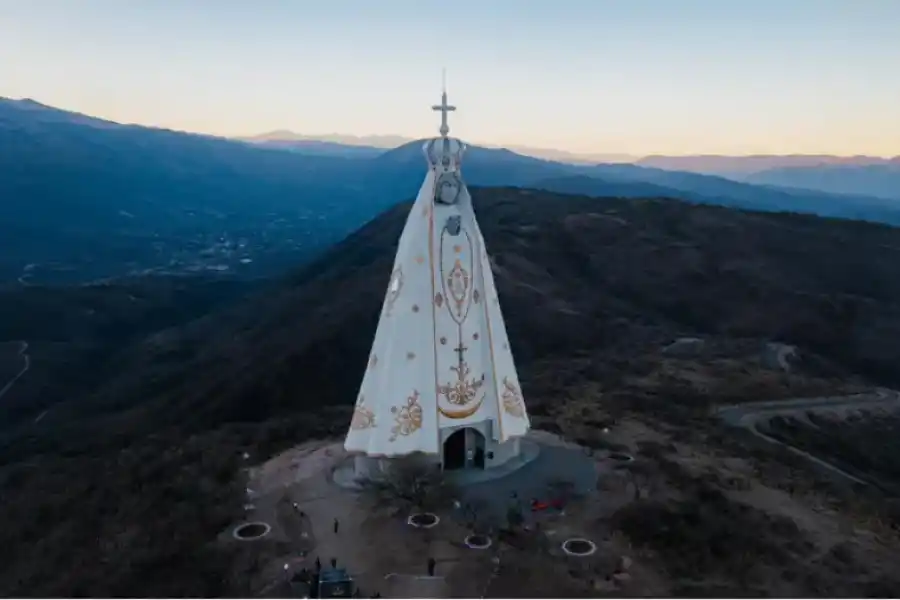 Ofrecen servicios de entre $5.000 y $20.000 para llegar al lugar.