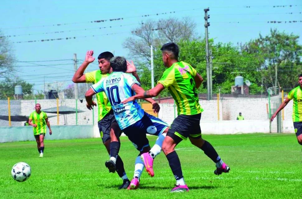 TRABADO. Ateneo y los “Leones” jugaron el duelo con los dientes apretados.