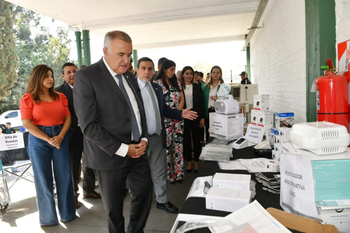 Jaldo recibió insumos y equipamientos médicos que se distribuirán en toda la provincia