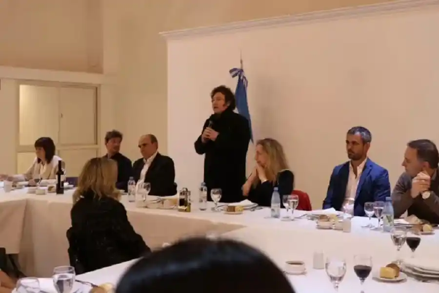 Agasajo a los “87 héroes”: Milei cenó en Olivos con diputados que blindaron el veto al aumento de las jubilaciones