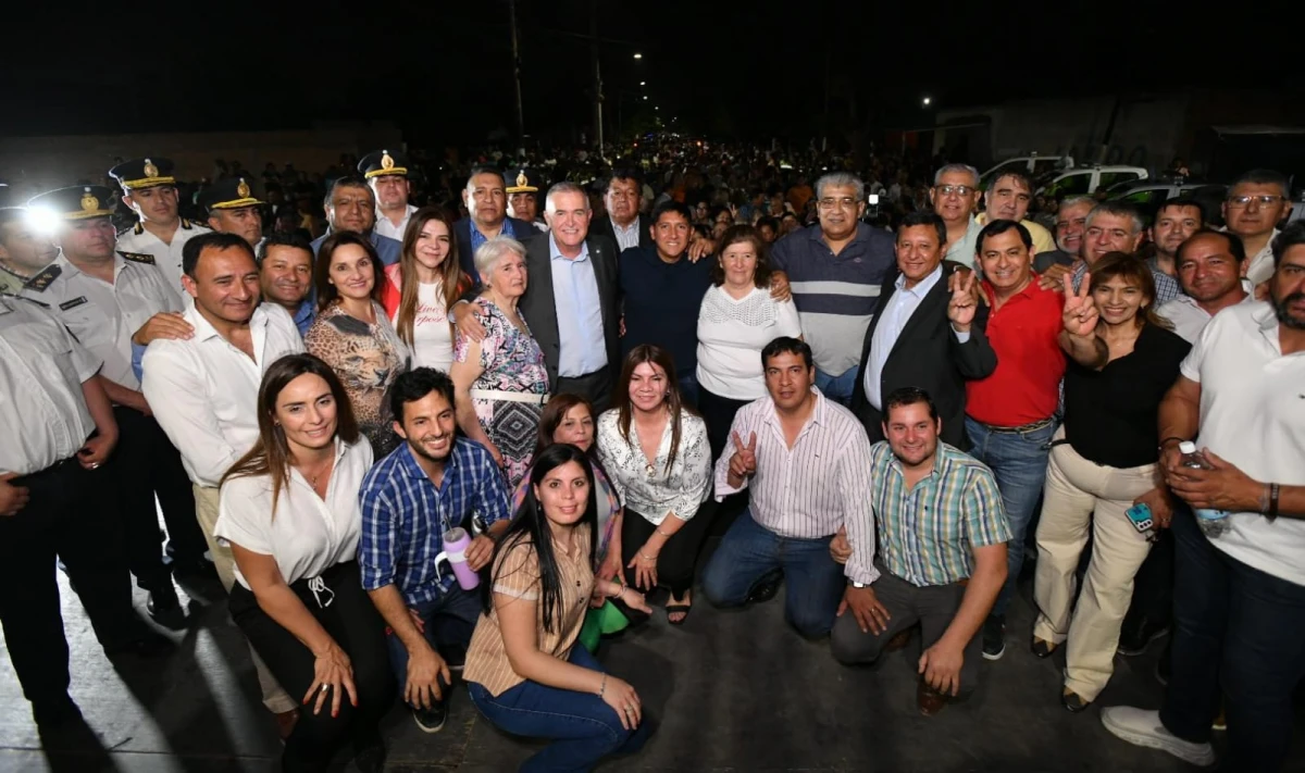 Jaldo inauguró pavimento articulado y alumbrado público en Lastenia