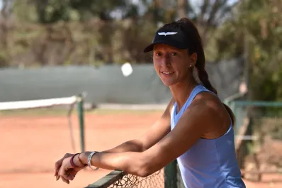 Es italiana, hija de rosarinos, se graduó en administración de empresas y está entre las 400 mejores tenistas del mundo