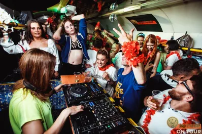 Una compañía estadounidense incluirá un “vagón de fiestas”  en su tren de alta velocidad