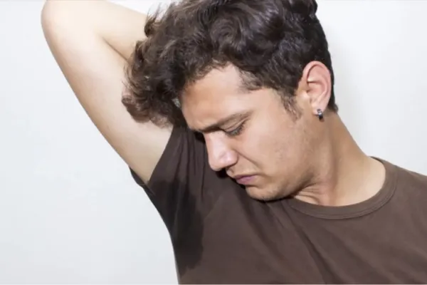 ¿Qué enfermedades se esconden detrás del olor corporal y cuándo preocuparse?