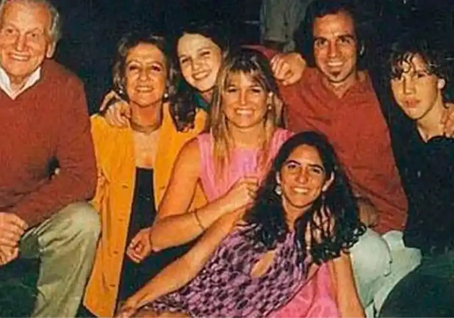  Máxima Zorreguieta junto a sus padres y sus hermanos