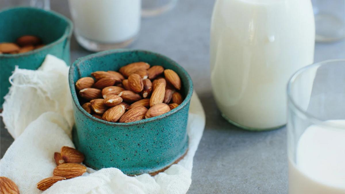 Almendras y leche, una combinación beneficiosa para el cerebro.