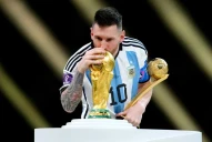 Lionel Messi y Marcos Galperin son referencias de éxito de jóvenes profesionales del país