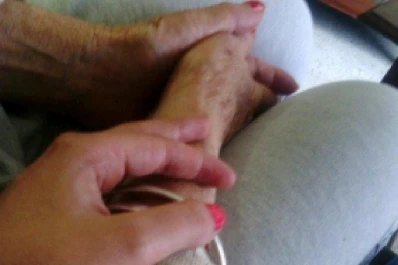 Cómo es la obra teatral autobiográfica que aborda el alzheimer