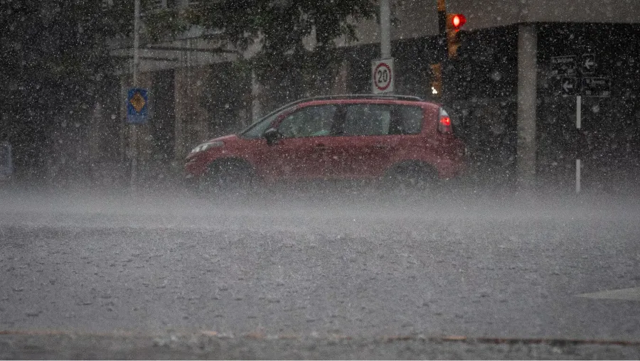 Rige una alerta por tormentas y fuertes vientos en algunas zonas del país