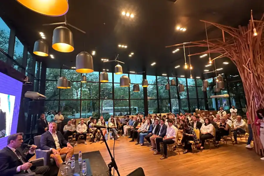 Lisandro Catalán encabezó un encuentro de La Libertad Avanza en Tucumán