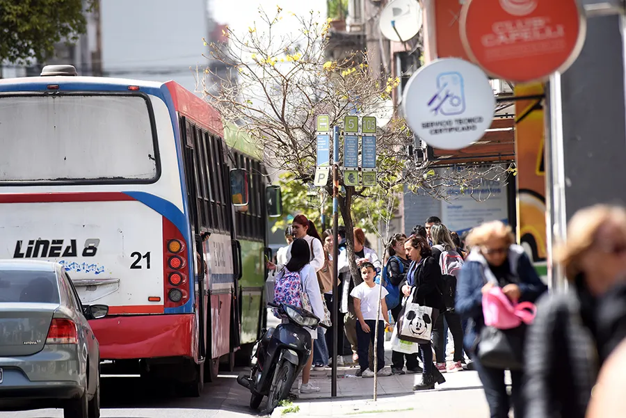 Estado de los colectivos: el municipio capitalino habilitó una línea de Whatsapp para hacer denuncias