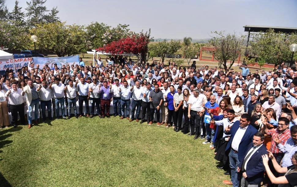 EN MONTE BELLO. Cerca de 500 dirigentes del peronismo se reunieron para reactivar el partido en Tucumán. 