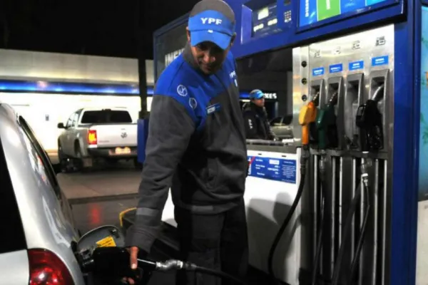 YPF analiza bajar el precio de los combustibles en octubre
