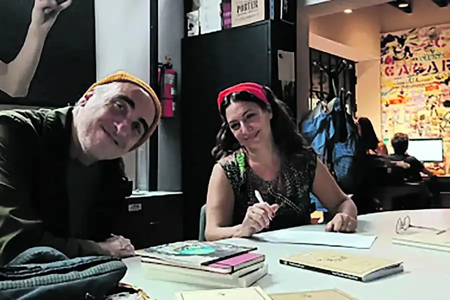 A CUATRO MANOS. Miguel Rep dibujó y Verónica Abdala escribió para darle vida a Borges.