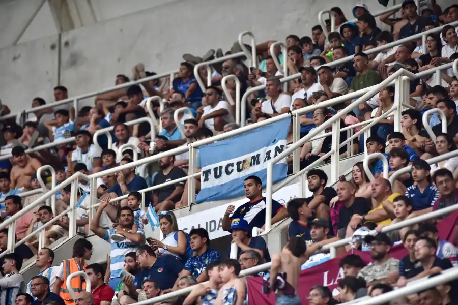 Los tucumanos coparon el Madre de Ciudades. 