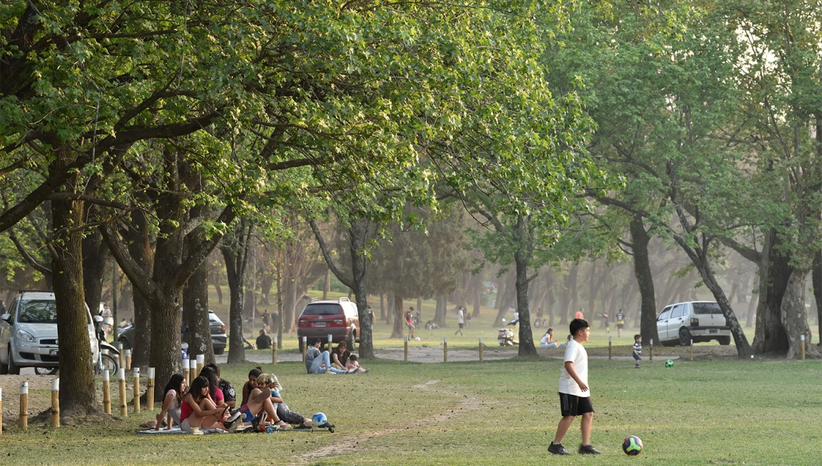 ESPACIO VERDES. Las condiciones climáticas serán ideales para aprovechar de una escapada el parque 9 de Julio en la capital tucumana.