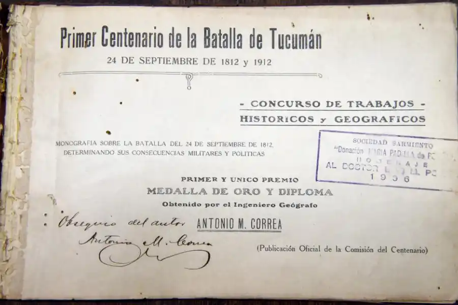 LA PORTADA.      El libro fue hallado en un anaquel del entrepiso de la biblioteca Sarmiento.