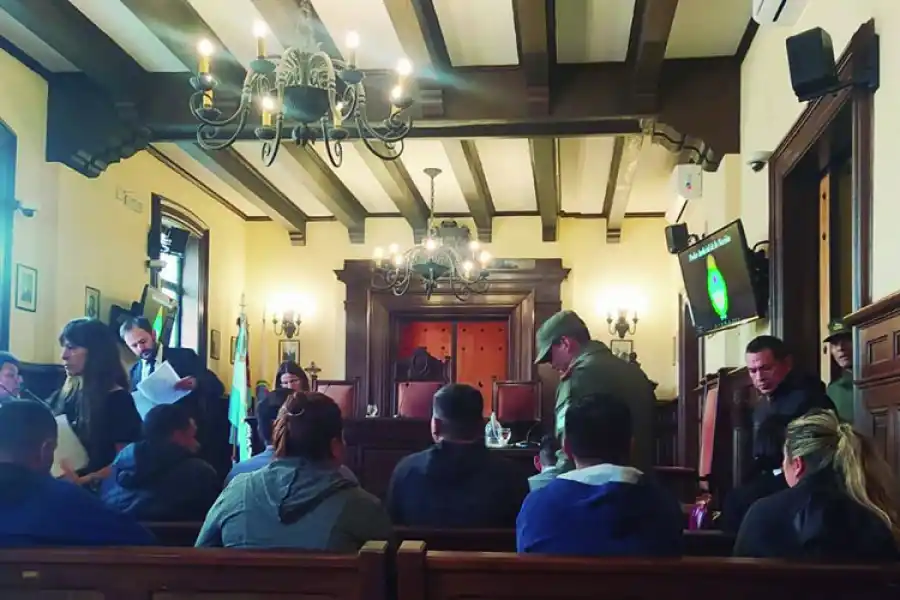 DEBATE. Los acusados en la audiencia en su contra realizada en Salta.