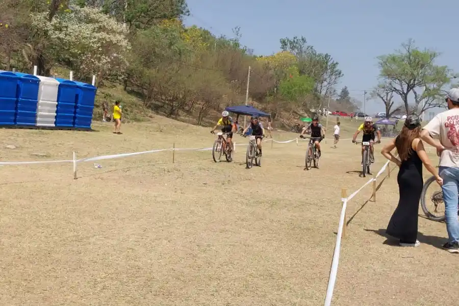 META CUMPLIDA. La zona de playa de El Cadillal suele estar seca en esta época del año.