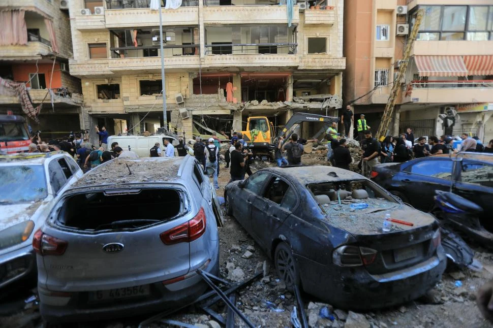 CONSECUENCIAS. Los daños sobre los centros urbanos quedan en evidencia ante cada ataque. afp