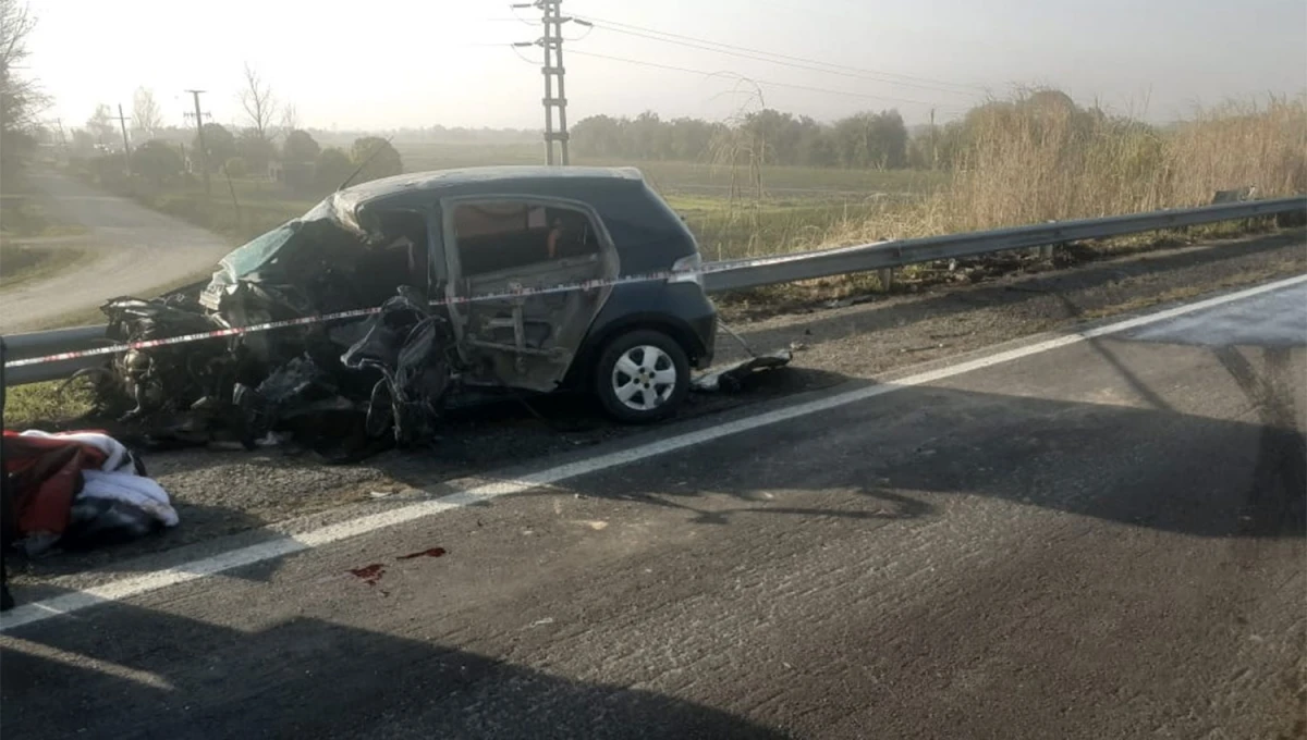 EN EL ACTO. Eduardo Coco Toro perdió la vida al impactar el auto que conducía contra un camión. 