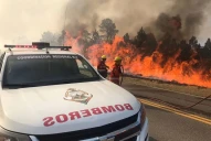 Córdoba: vecinos les tiraron piedras a los bomberos que combaten los incendios