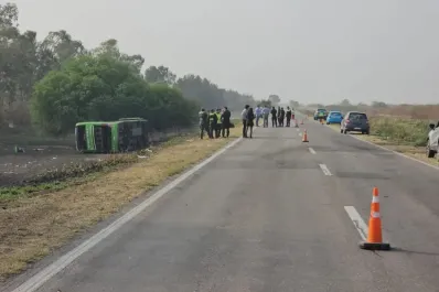 Jujuy: cuatro muertos y 28 heridos tras el choque de un colectivo y un auto