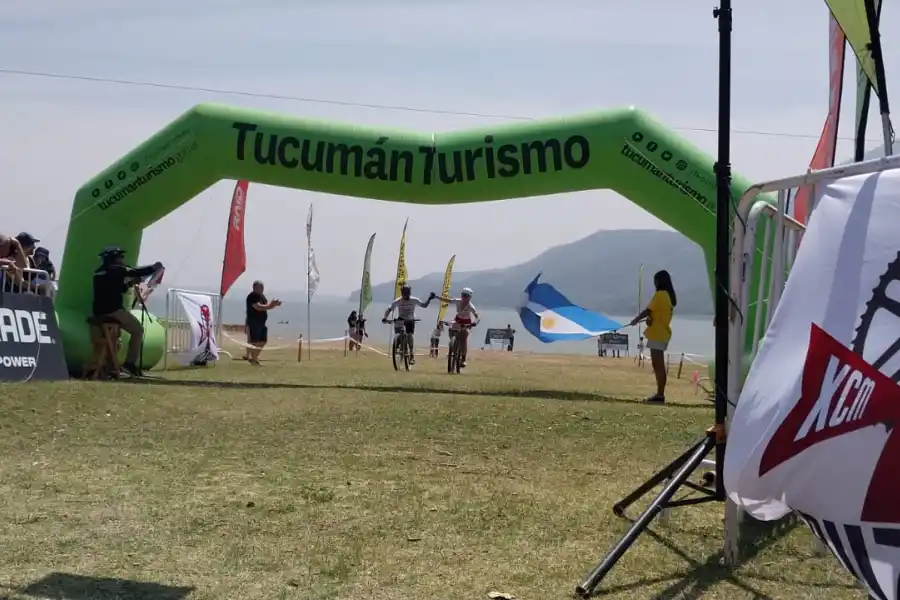 Con la pierna izquierda amputada completó los 45 kilómetros en la carrera de mountain bike “La Batalla de Tucumán”