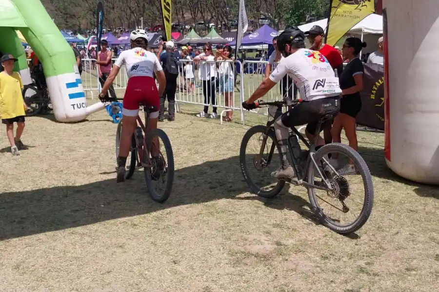 Con la pierna izquierda amputada completó los 45 kilómetros en la carrera de mountain bike “La Batalla de Tucumán”