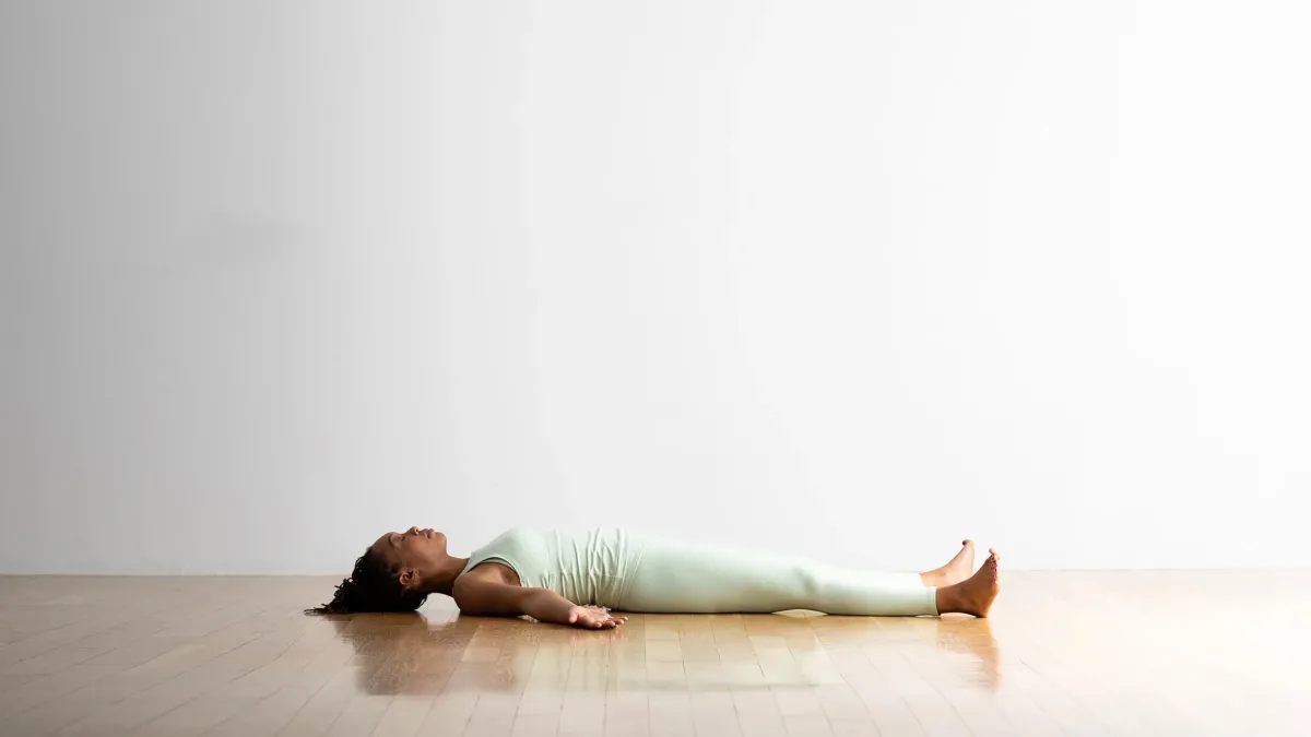 Savasana, la postura de yoga que puede cambiar tu vida.