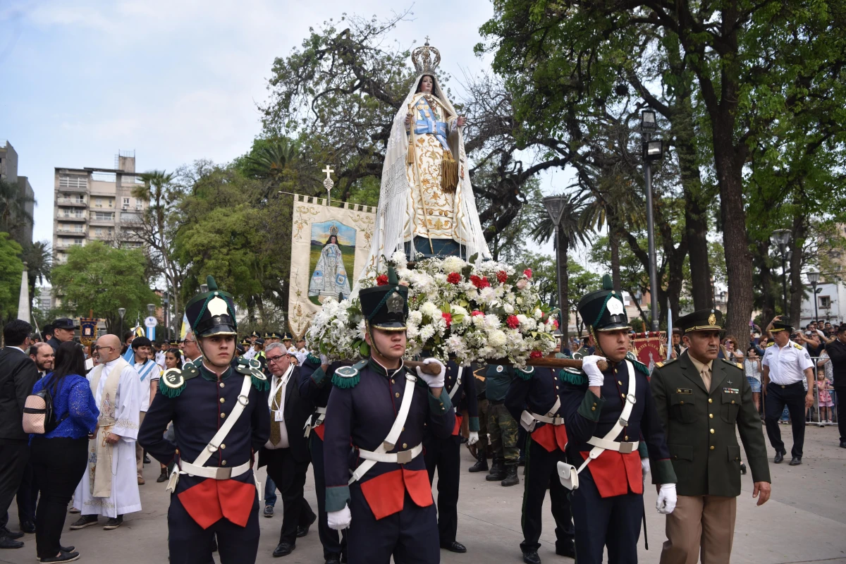 VIRGEN DE LA MERCED. Cientos de persona participaron de la procesión.