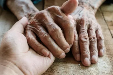 Siempre fuiste mi hijo: un hombre de 76 años adopta a su hijastro de 61 en Salta