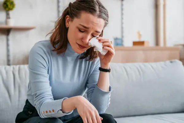 Las razones por las que lloramos “de la nada”, según la psicología