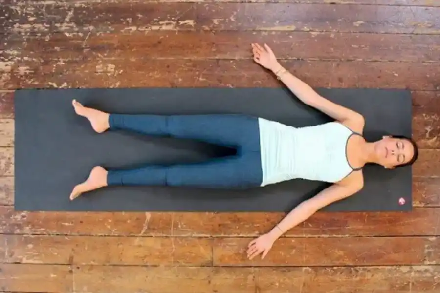 ¿Cuáles son los beneficios de la postura del cadáver?